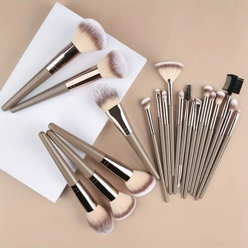 Soft Makeup Brush Set – Multiple Pieces